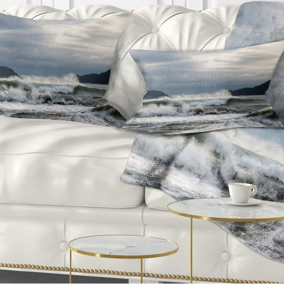 Designart Waves in Lerici Beach Italy - Seascape Throw Pillow - 12x20