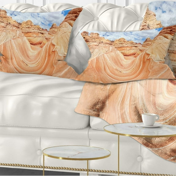 Designart Waves of Natural Wonder - Landscape Photo Throw Pillow - 12x20