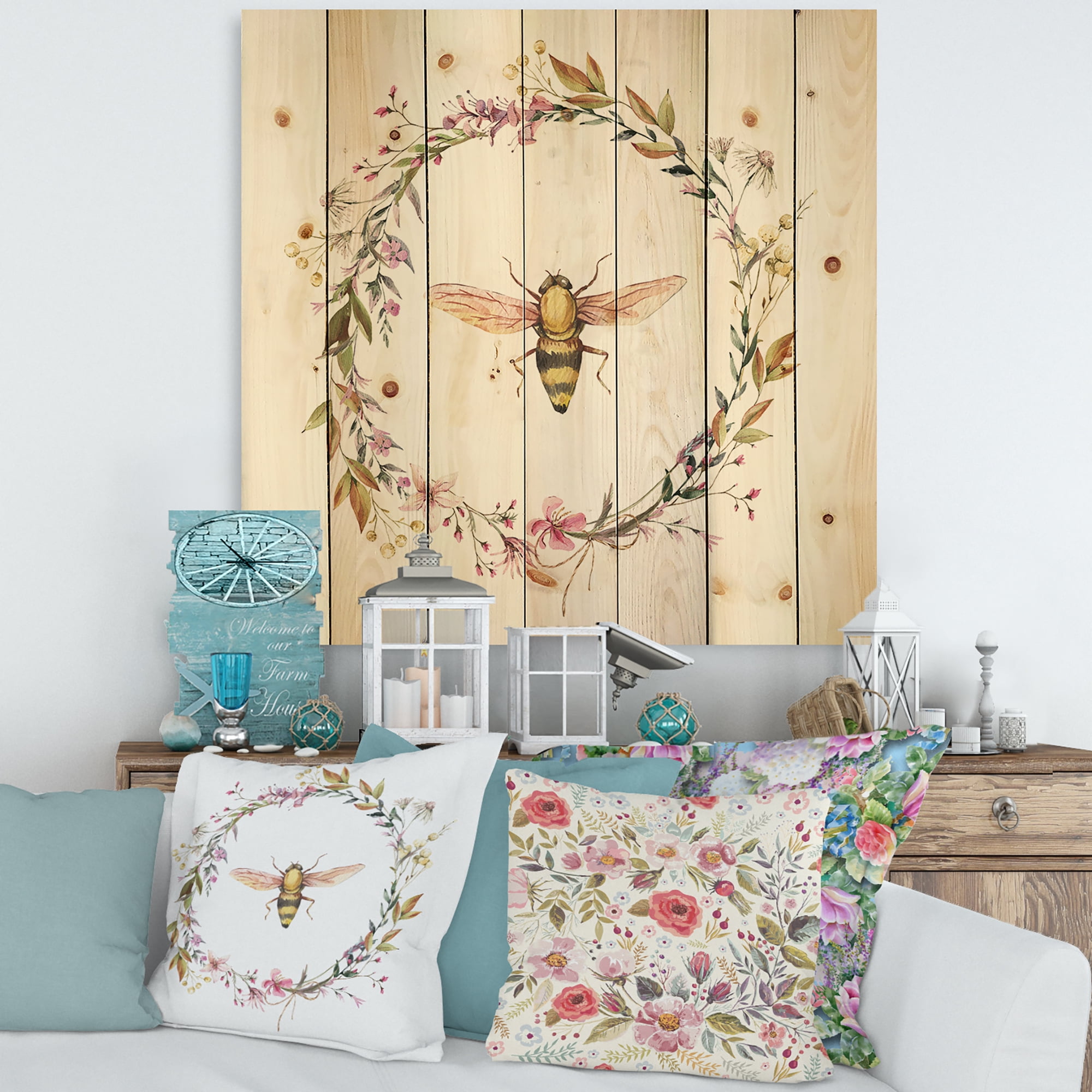 Designart 'Wildflowers Wreath and A Bee' Farmhouse Print on Natural Pine Wood