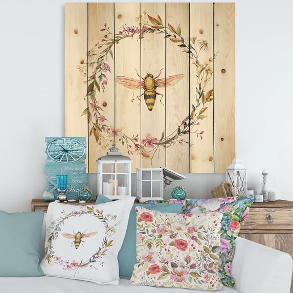 Designart 'Wildflowers Wreath and A Bee' Farmhouse Print on Natural Pine Wood