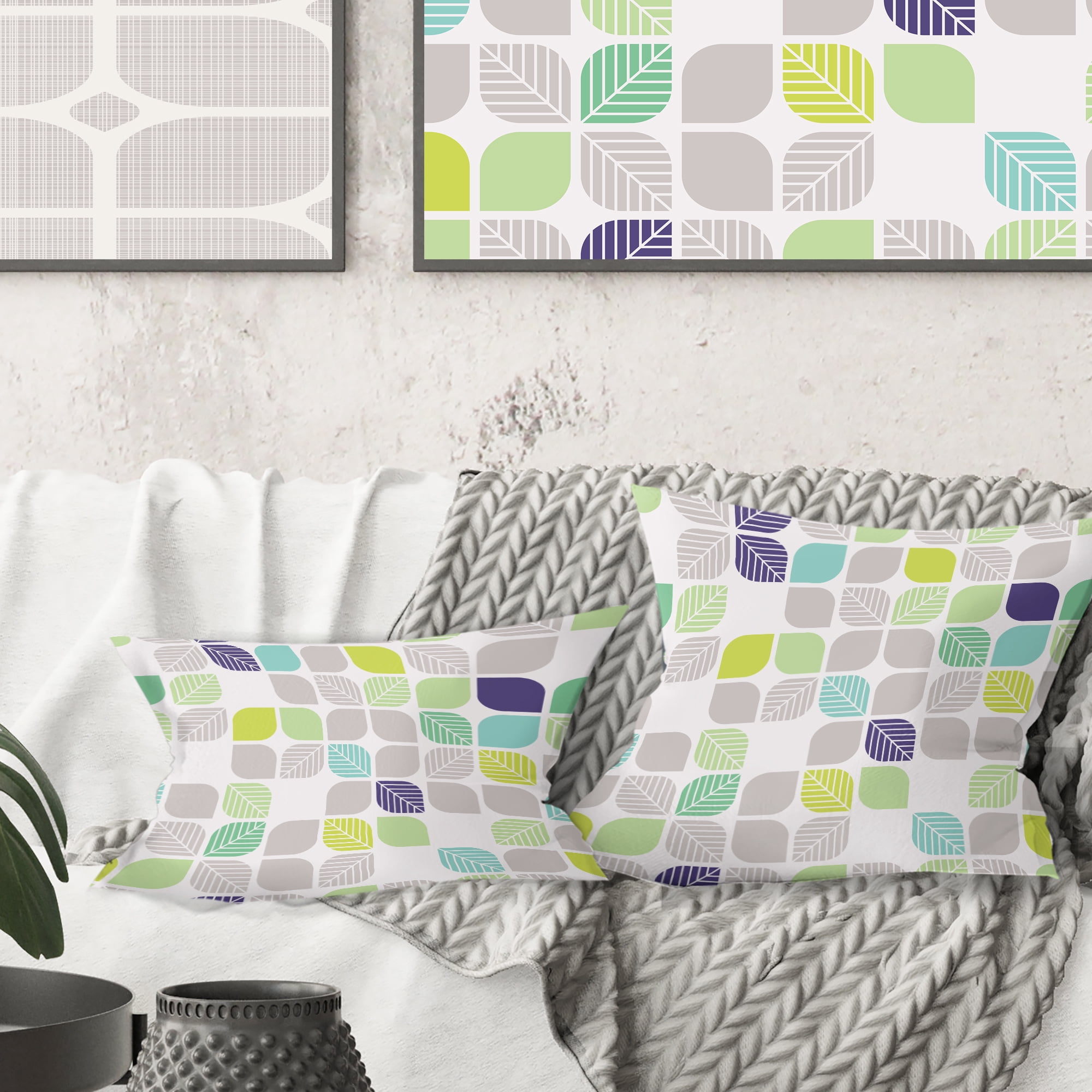 Designart geometric pattern with leaves' Mid-Century Modern Throw Pillow - 18x18