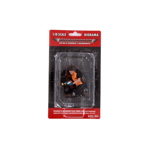 Detail Masters Figure 1 - Wheel Cleaning, Black /Orange - Showcasts AD-18601 - 1/18 Scale Figurine