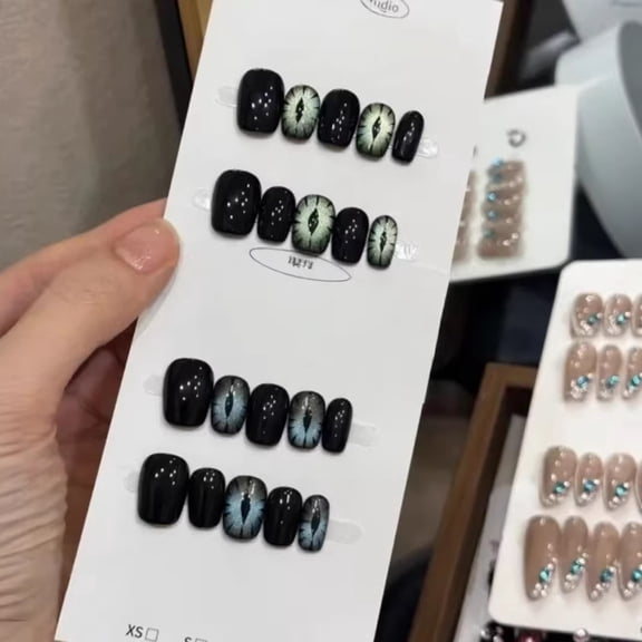 [Devil's Eye] Pure Handmade Cat's Eye Dark Wind White Punk Short Detachable Wear Nail Art