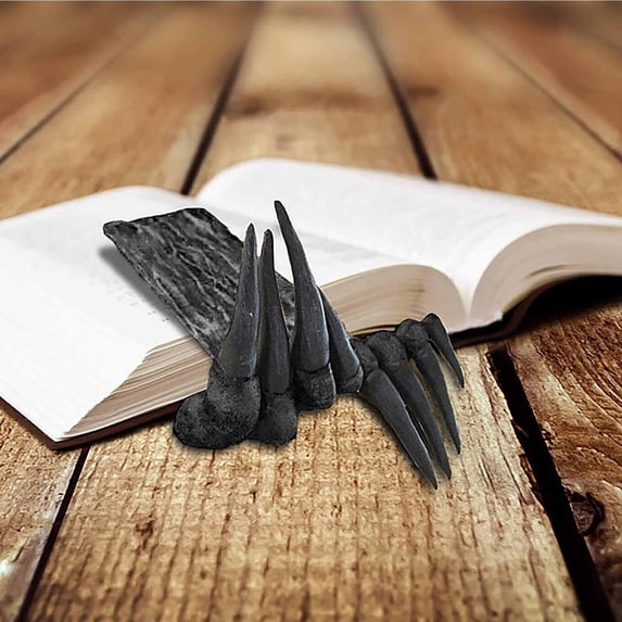 Devil's Hand Bookmark, Resin Horror Bookmark, Scary Halloween Book Accessory, 9cm Height, 10.2cm Length, Unique Hand-Shaped Resin Ornament, Perfect Gift for Halloween and Christmas, Book Lover Gift