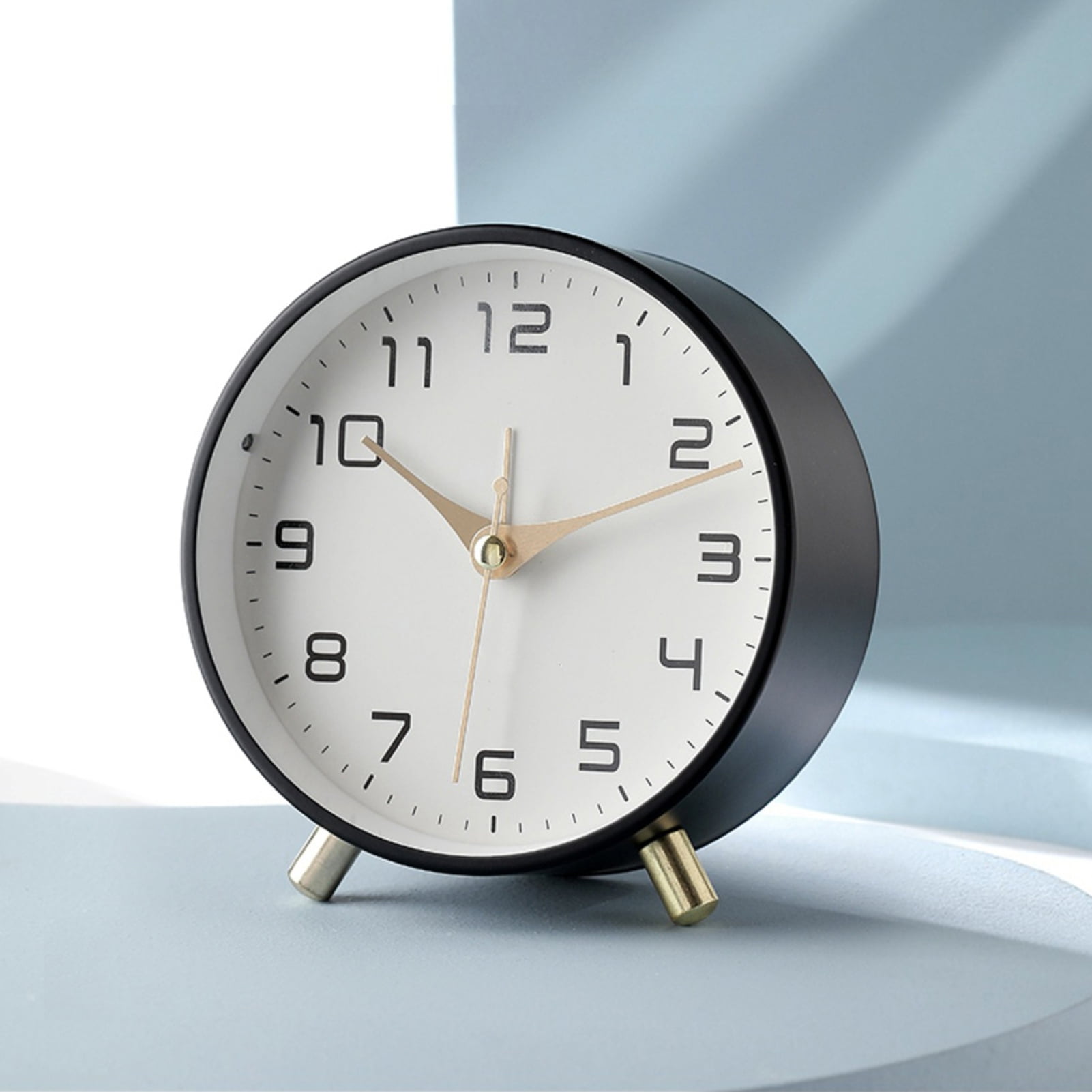 Deyuer Alarm Clock Retro Analog With Night Light Battery Operated