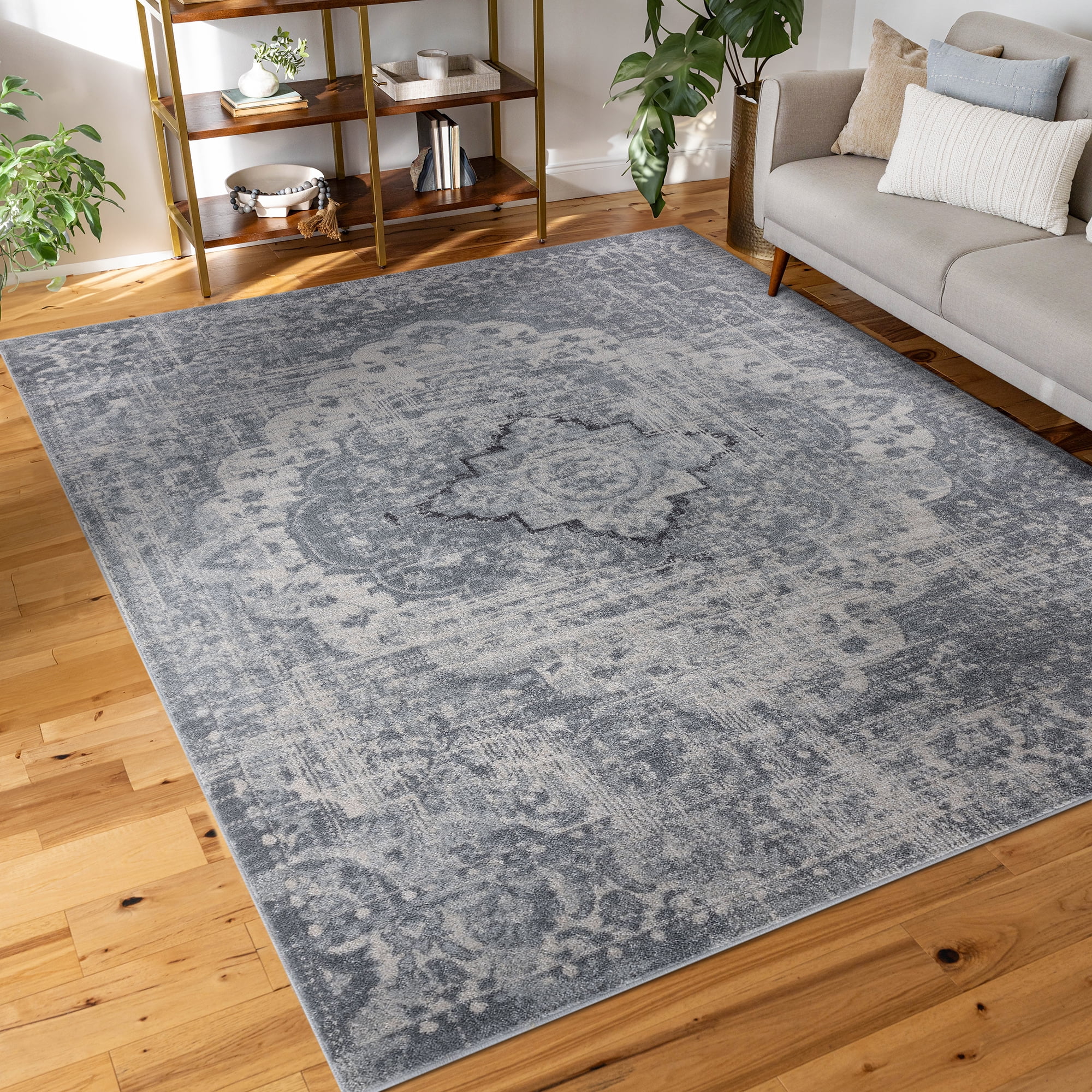 Diamond Traditional 8' x 10' Gray and Cream Polypropylene Indoor Area Rug