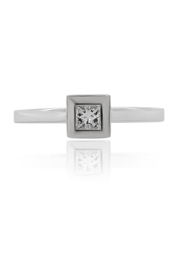 18 Kt White Gold Solitaire 0.25 Cts Tw Diamond Ring