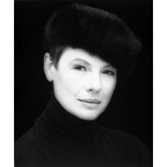 Dianne Wiest Portrait in Black and White Photo Print (24 x 30)