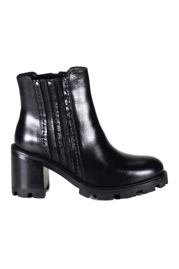 True Womens Spice Berry Lug Round Toe Zippered  Ankle Boots