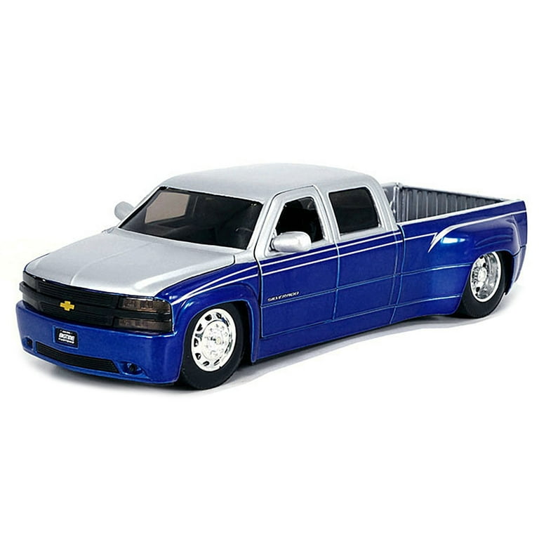 ミニカー 1:24 Lionel Racing CHEVROLET SILVERADO ミニカー 1:24 Lionel Racing CHEVROLET SILVERADO Amazon.com