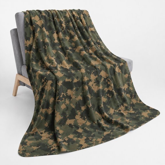 Digital Camo Fleece Blanket – Green Camouflage Print, Soft Polyester Throw, 4 Sizes