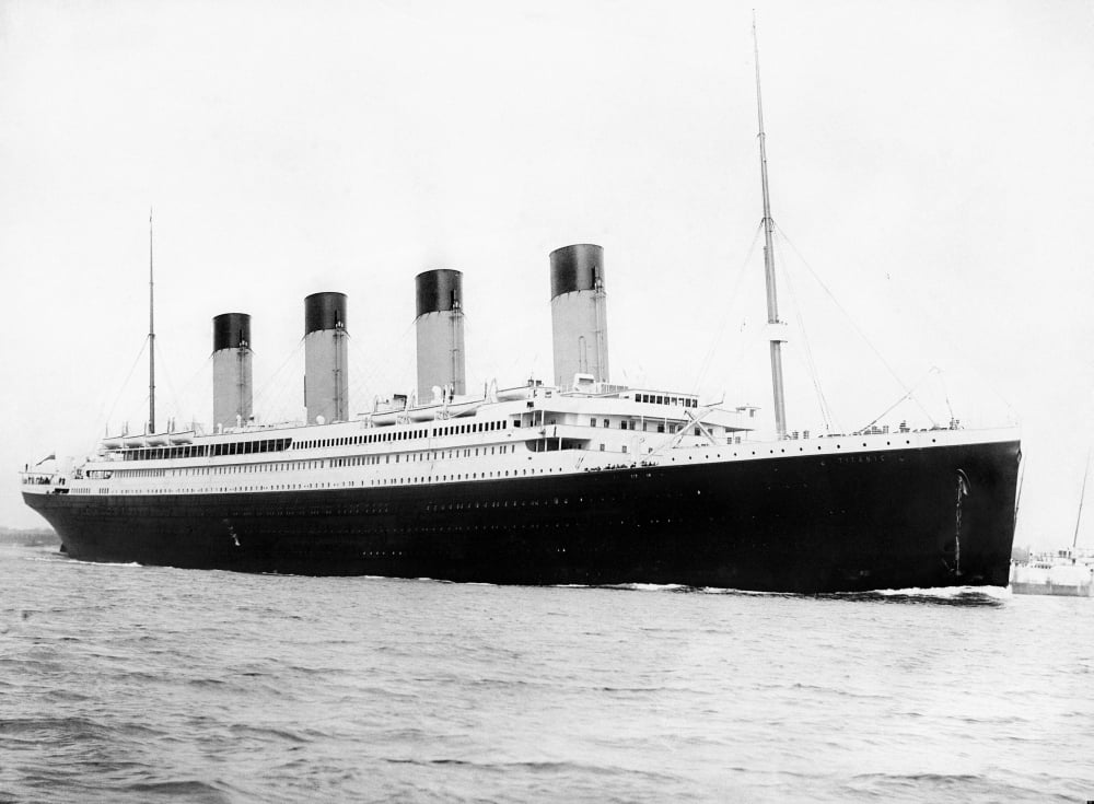 Digitally photo of RMS Titantic departing Southampton Canvas Art - John ParrotStocktrek Images (17 x 13)