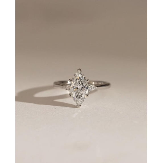 Diiro 925 Silver Ring, Marquise Cut Solitaire Engagement Ring with Side Stones, Elegant Wedding Ring for Women, Classic Promise Ring