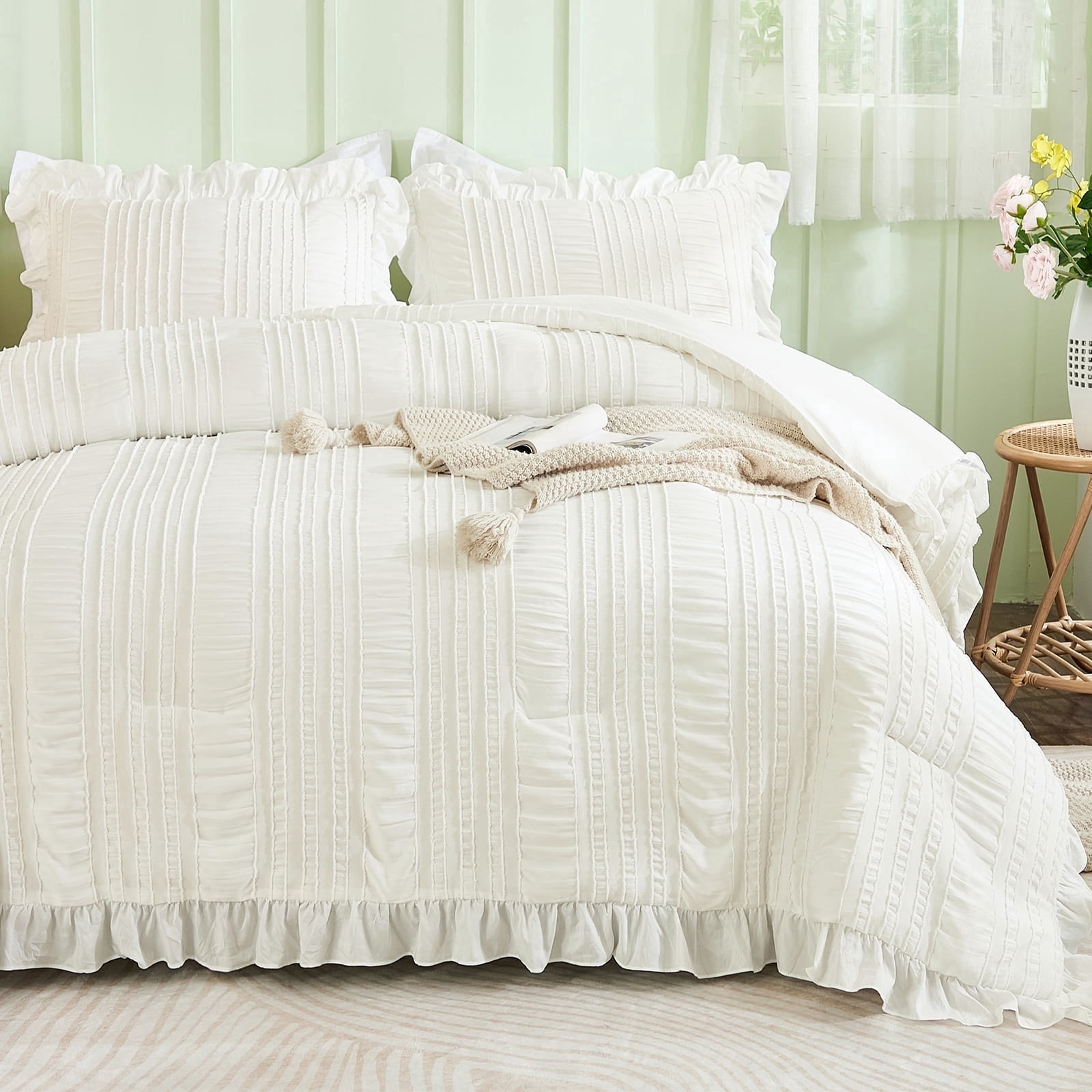 Dintszyayue, White Ruffle King Comforter, 90