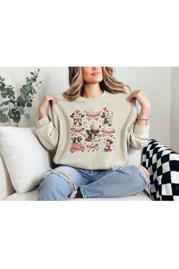 Disney Couples Love Disneyland Valentine Day Kiss Castle Sweatshirt All size S-3XL