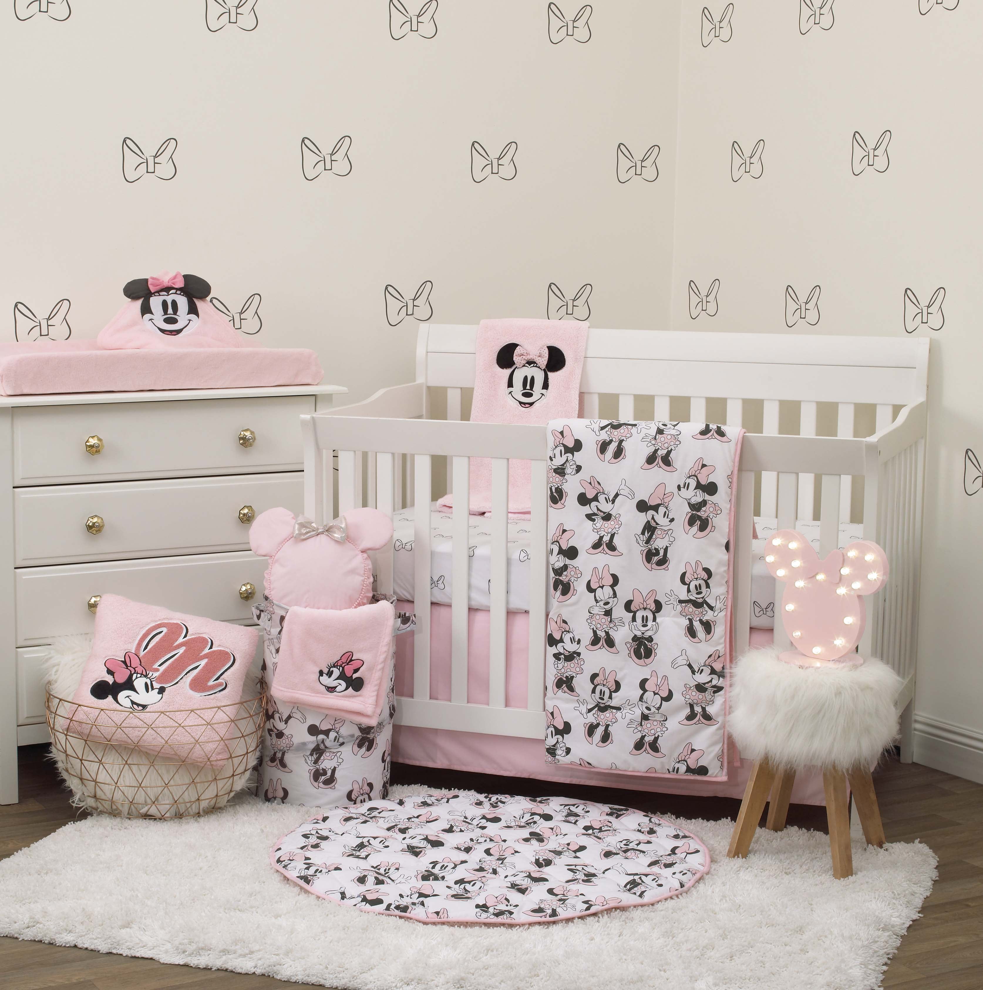 Disney Minnie Mouse Piece Nursery Crib Bedding Set, Comforter
