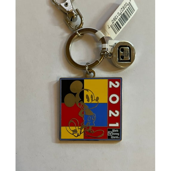 Disney Parks 2021 Walt Disney World Mickey Metal Keychain New with Tag