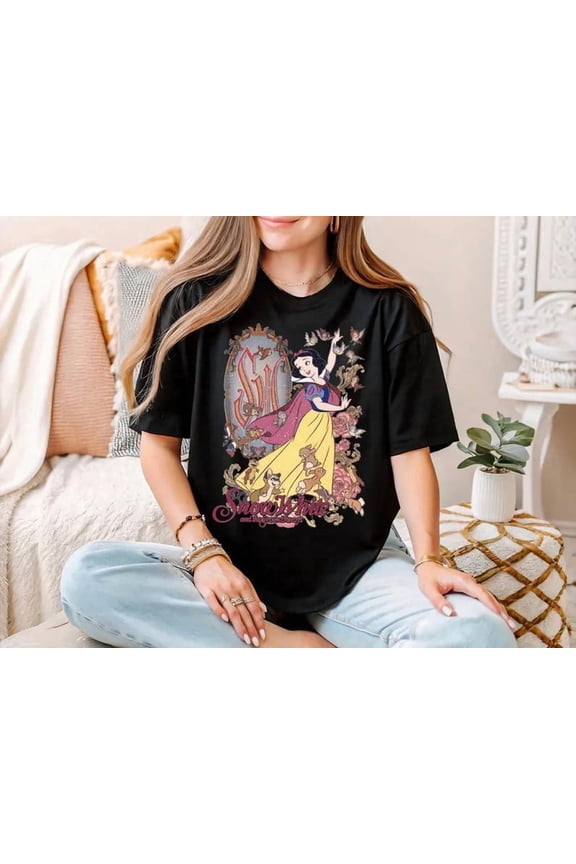 Disney Snow White And The Seven Dwarfs Woodland Cottage Forest Group T-Shirt