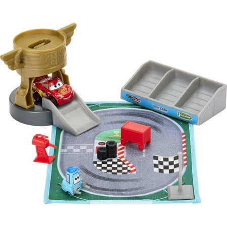 Disney and Pixar Cars Mini Racers Piston Cup Playset with 1 Mini Toy Car, Accessories & Case