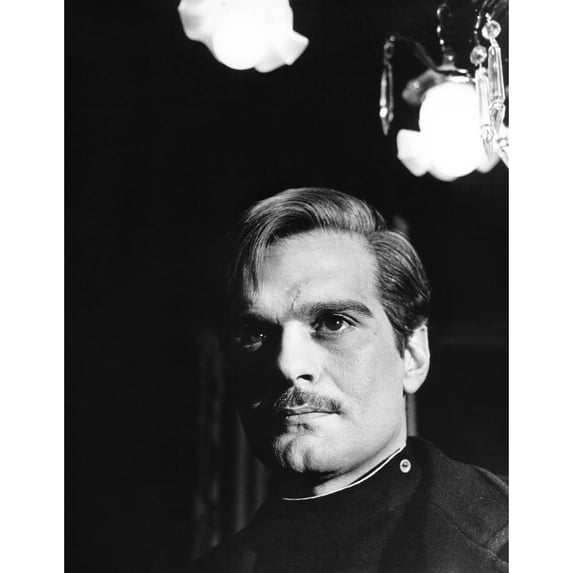 Doctor Zhivago Omar Sharif 1965 Photo Print (16 x 20)