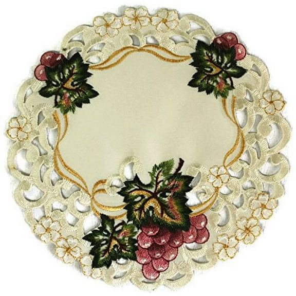 Doily Boutique Round Doily with Purple Grapes on Ivory Fabric, Size 7 inches