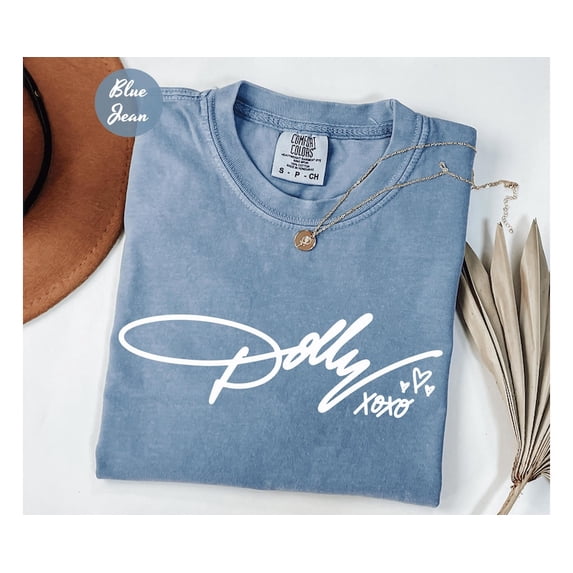Dolly Memorial Shirt, Signature Vintage Graphic Tee, 1946–2026 Country Music Tribute T-Shirt, Western Country Fan Gift