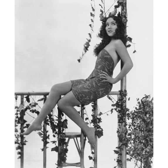 Dolores Del Rio Portrait (16 x 20)