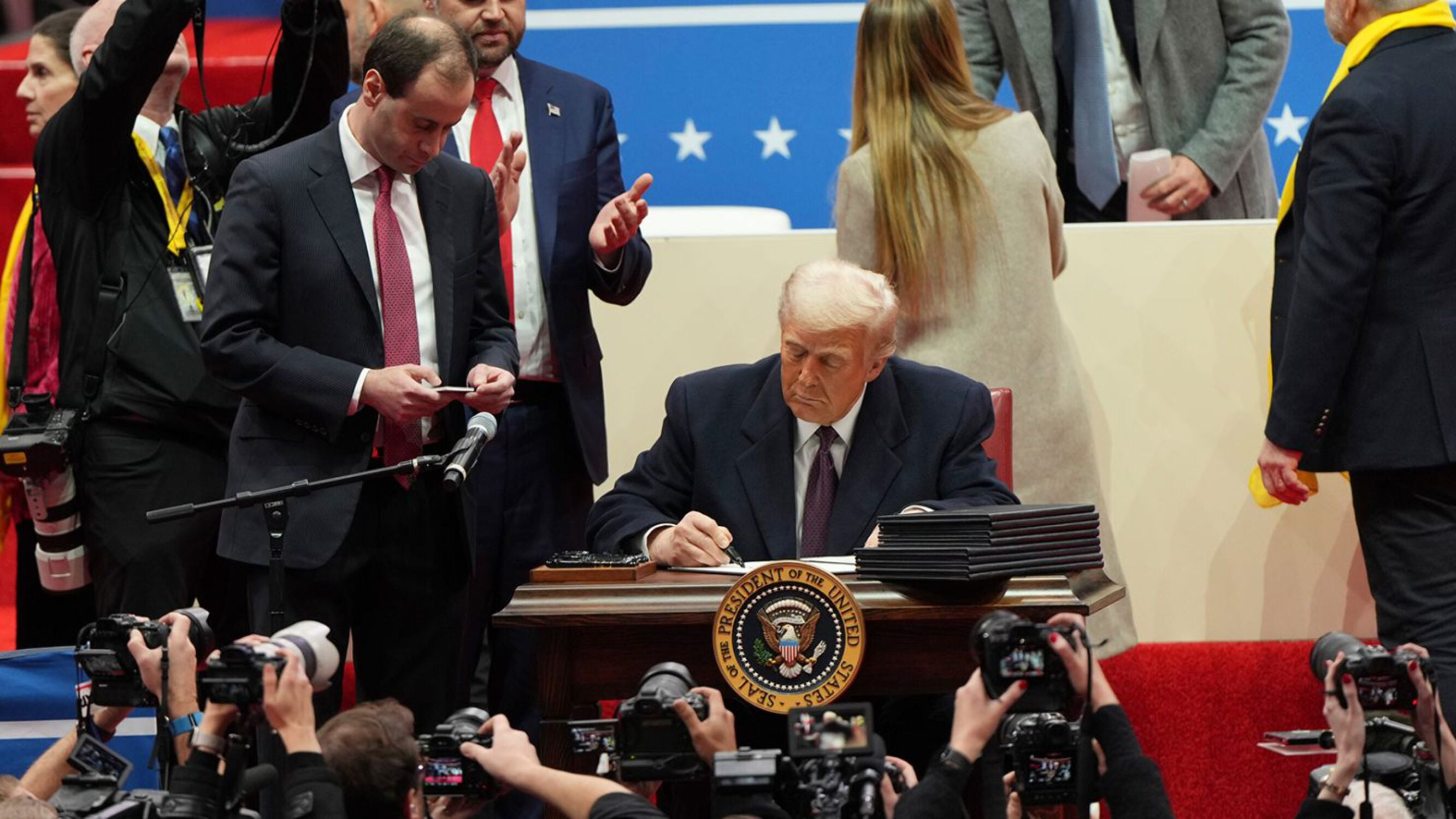 Donald Trump Signs Executive Orders 2025 POSTER PICTURE PHOTO PRINT