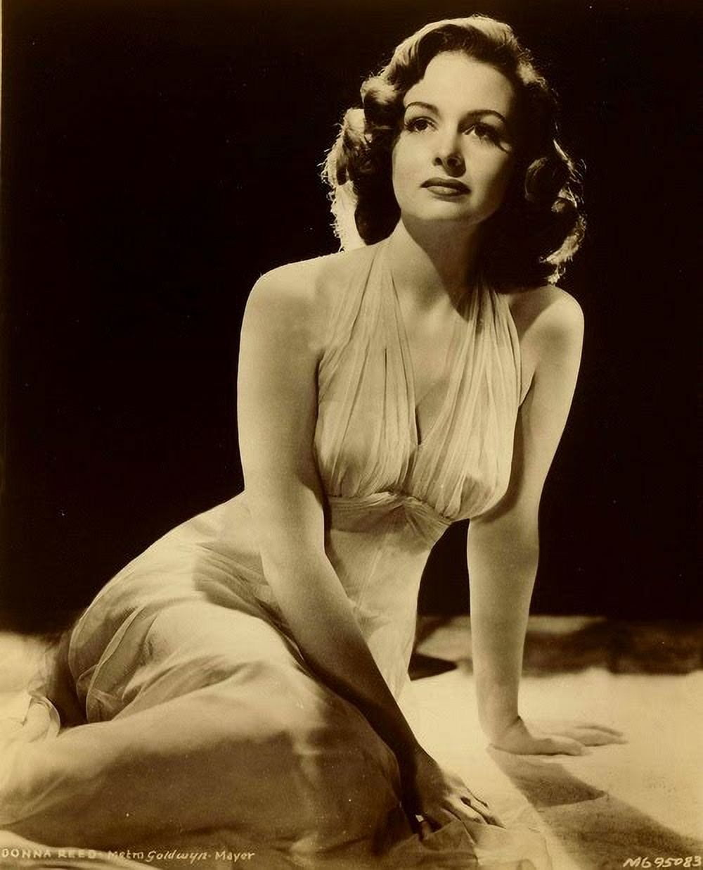 Donna Reed - Posed on Floor Photo Print (8 x 10) - Walmart.com
