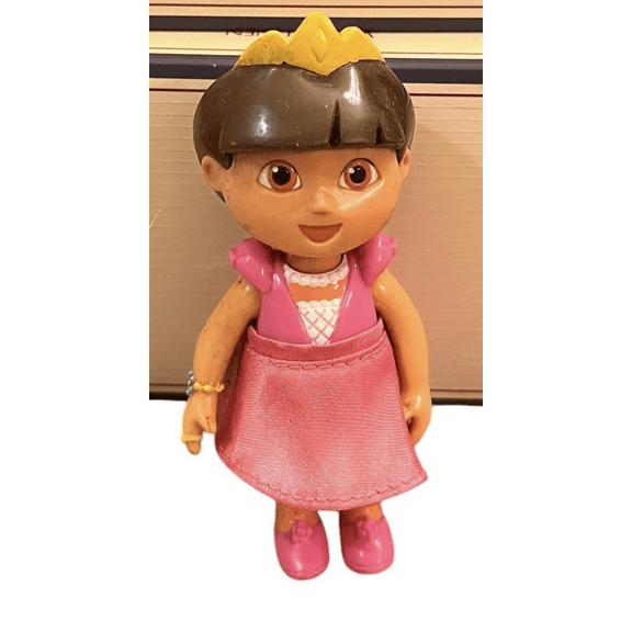 Dora The Explorer Magical Castle Royal princess wearing tiara VTG Collection