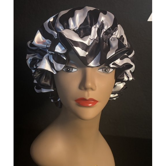 DorisDesign Black and White satin bonnet