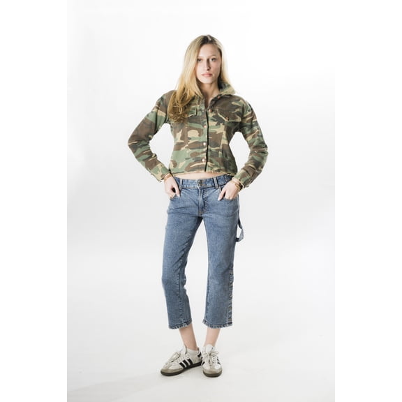 Double-Button Capri with Carpenter Details