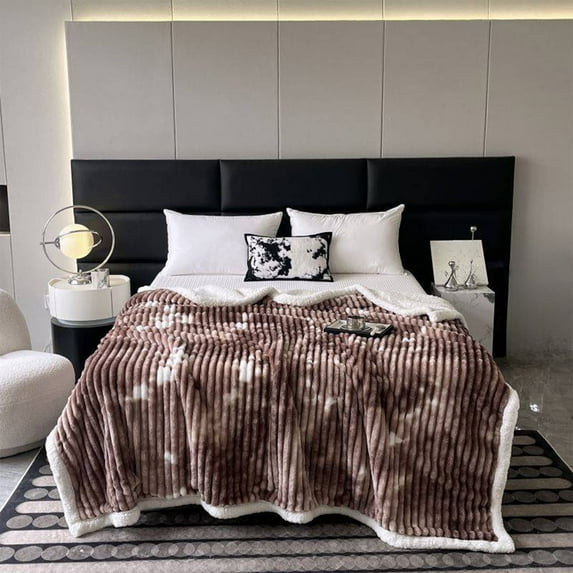 Double Layer Thickened Lamb's Wool Milk Fleece Blanket, Warm Nap Flannel Sofa Bed Blanket, Cozy and Comfortable, Soft, Washable, Ideal for Winter and Office