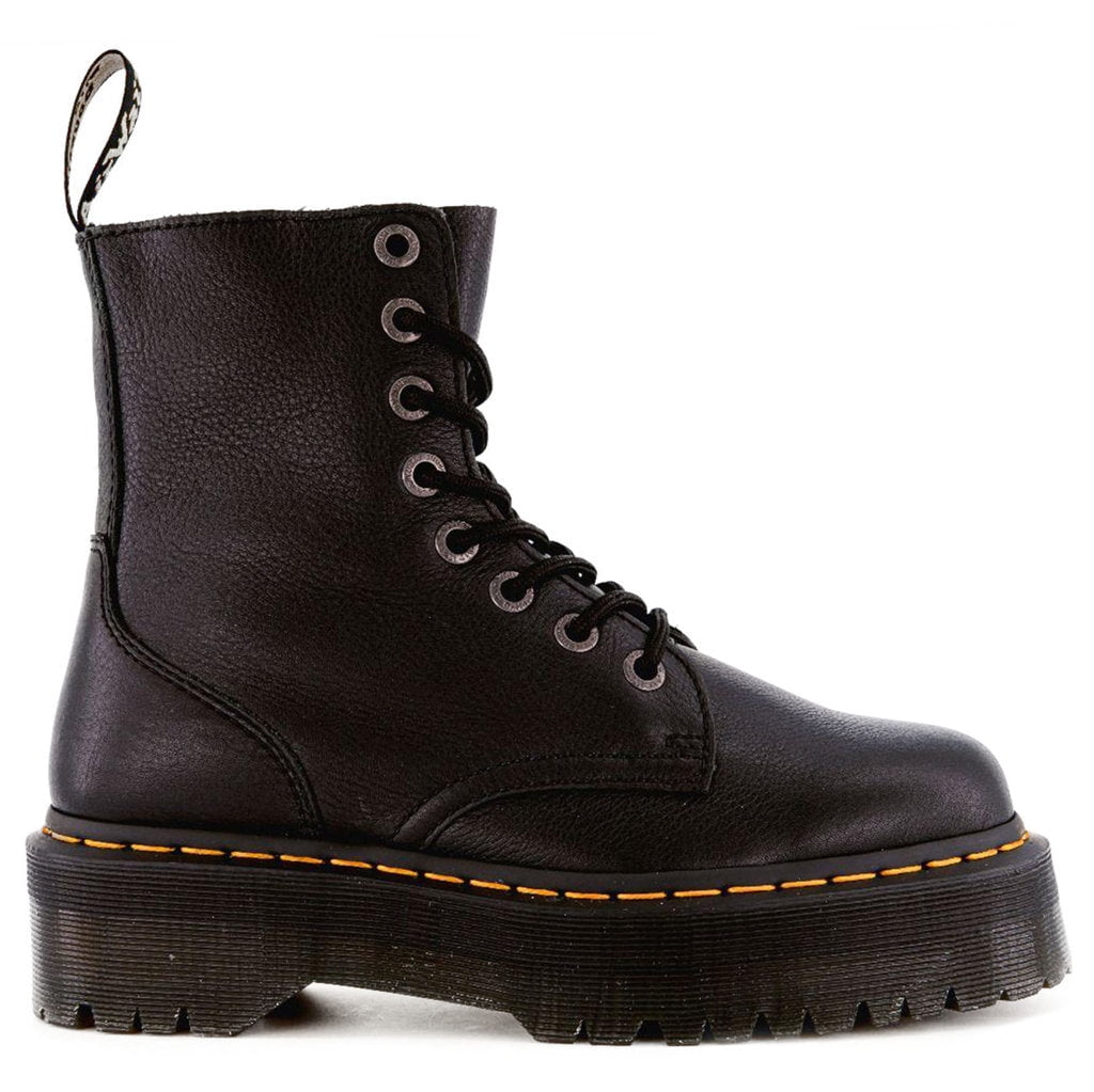 ゆん Junior Strixton leather pull-on boots in Dark Tan | Dr. Martens