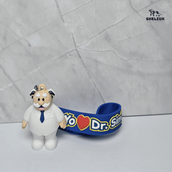 Dr. Simi OG Llavero Keychain - Character Figure in White Outfit, Featuring Classic Design Elements
