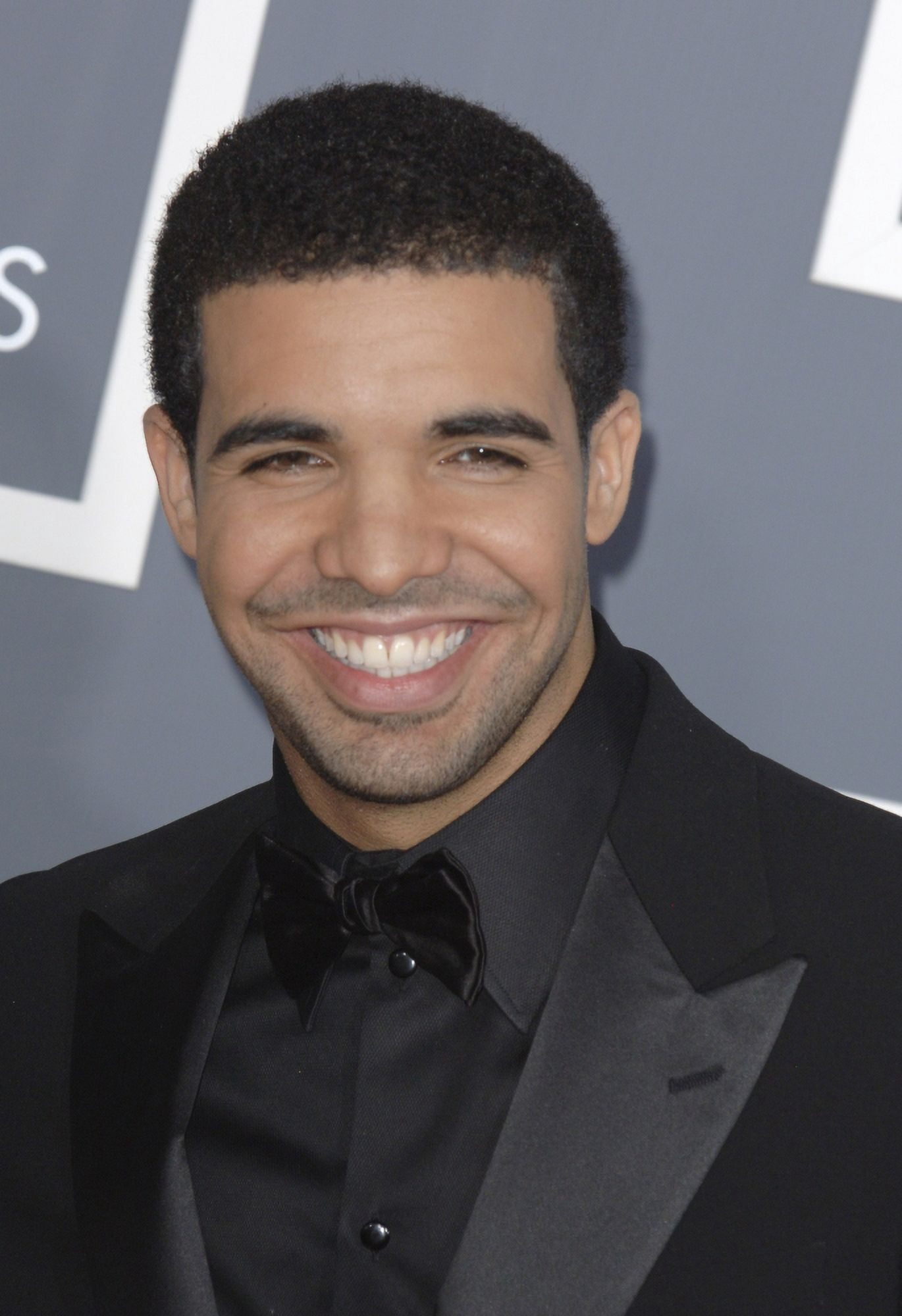 Drake At Arrivals For The 53Rd Annual Grammy Awards Canvas Art - (16 x 20)
