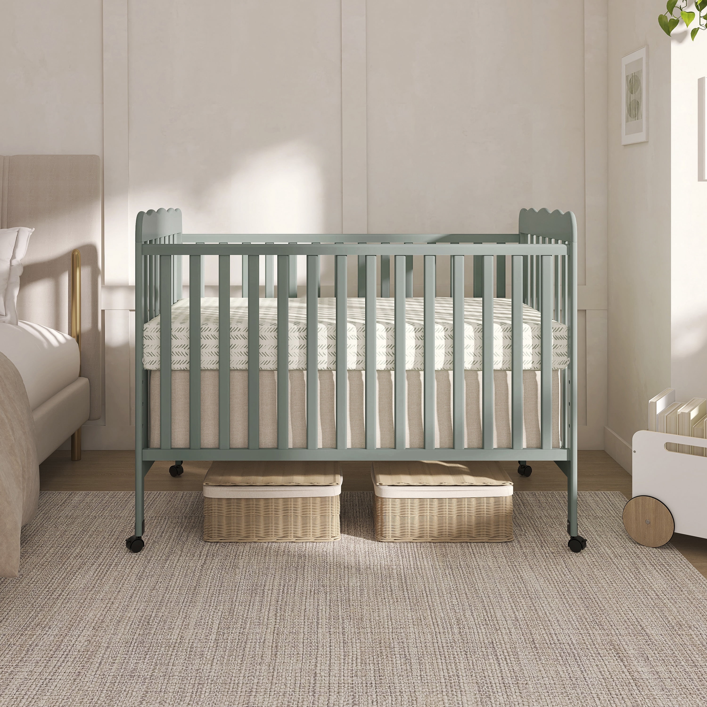 Dream On Me Carson Classic 3-in-1 Portable Crib in Meadow Green, Removable Wheels, Converts from Baby Crib to Toddler Bed, Day Bed and Kids Sofa, Three Adjustable Mattress Height Positions