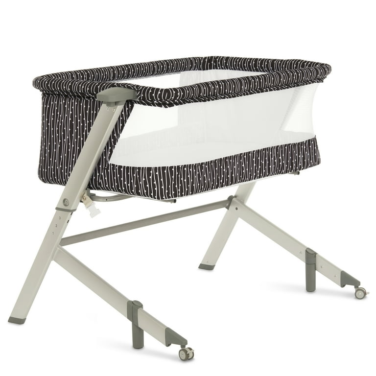 Dream On Me Flora Bassinet with Carry Bag Compact Modern