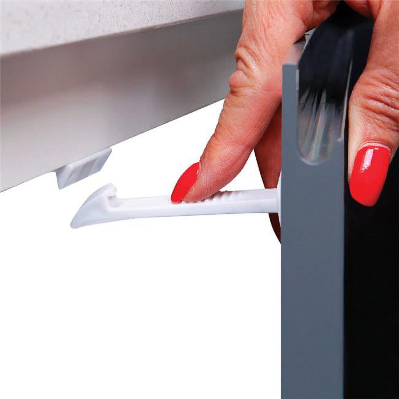 Dreambaby White Plastic Adhesive Latches 4 pk