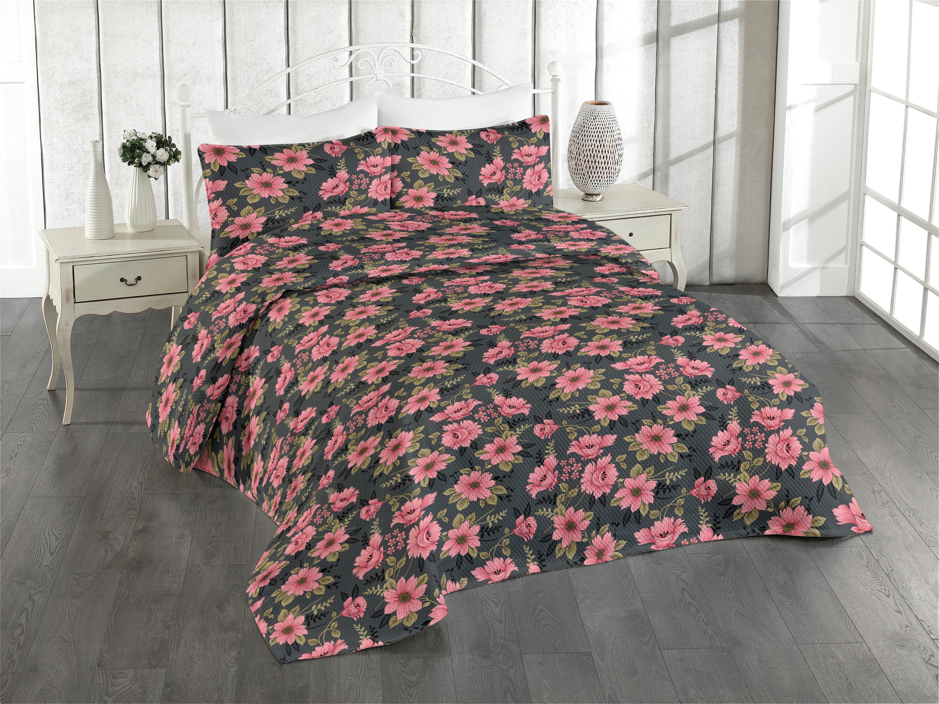 Dreamy Flowers Coverlet, Japanese Feels Romantic Floral Scene with