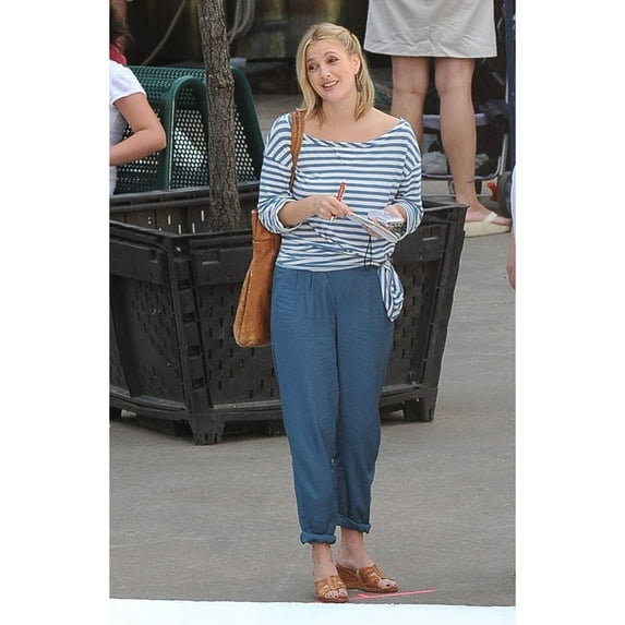 Drew Barrymore On Location For Going The Distance Filming Central Park New York Ny August 6 2009. Photo By Kristin