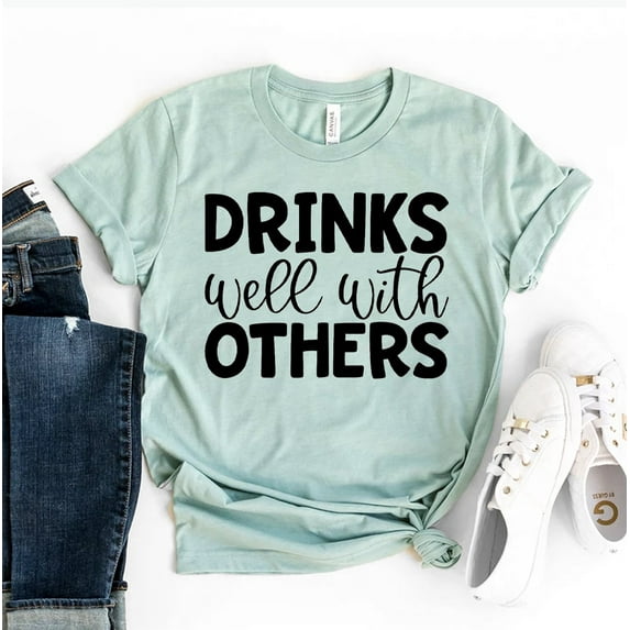 Drinks Well With Others T-shirt Drunk Shirts Beer Lover Tshirt Women's Drinking Shirt Party Gift Weekend Top Alcohol Tee