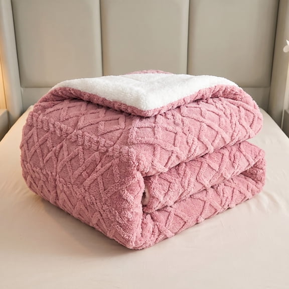 Dual‑Sided Plush Comforter, Thick Warm Fluffy Bedding Comforter for Cold Weather, Soft Cozy Bed Comforter for All‑Season Use Twin size Light pink