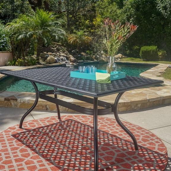 Durable Cast Aluminum / Suitable for Sunny Outdoor Meals