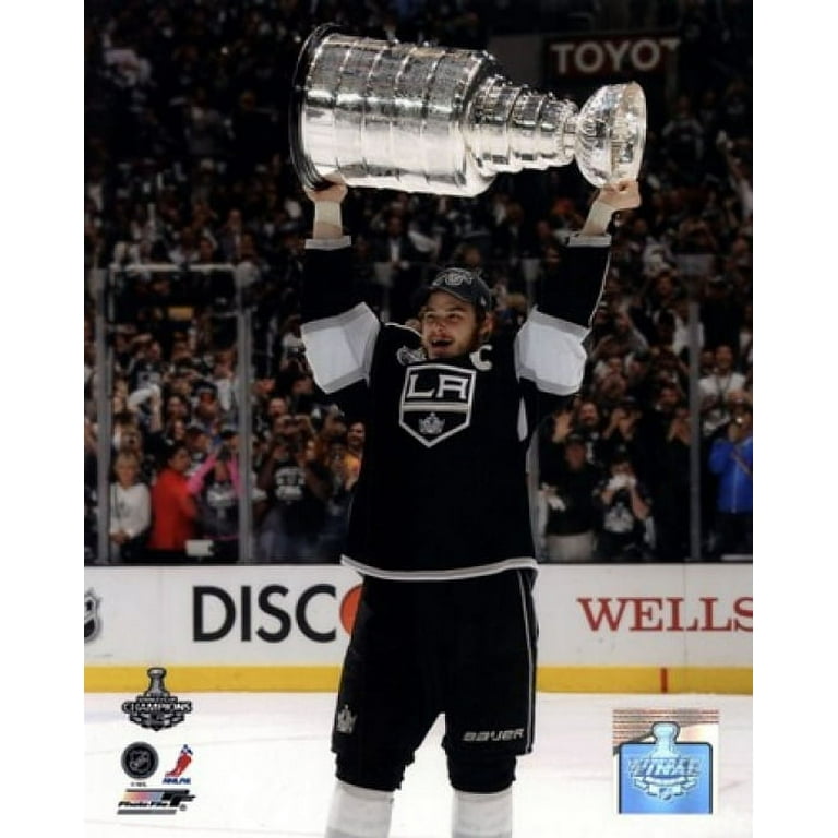 https://i5.walmartimages.com/seo/Dustin-Brown-with-the-Stanley-Cup-Trophy-after-Winning-Game-6-of-the-2012-Stanley-Cup-Finals-Sports-Photo_760ca203-3f65-45a7-a3bd-a9cad9b943bd.5549f6215861af2c281240672c4c41c3.jpeg?odnHeight=768&odnWidth=768&odnBg=FFFFFF