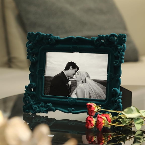 EFEMF-Vintage Picture Frame 5x7, Green Ornate Frame for Family Photos Art Prints Drawings, 5 by 7 Victorian Decorative Frames with Real Glass and Stand, Gallery Home Office Decor (Green)