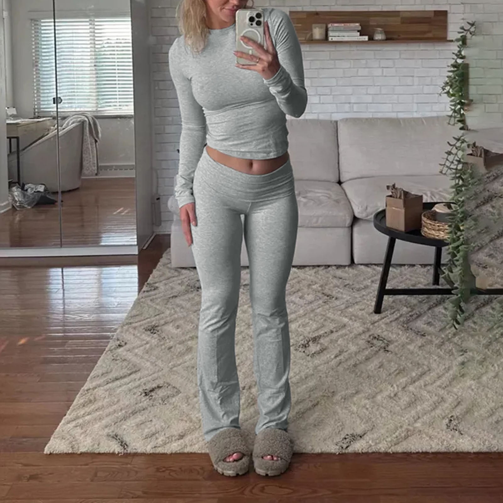 EHTMSAK Two Piece Loungewear Sets for Women Y2k Flare Yoga Pants Sets Long Sleeve Cropped Top