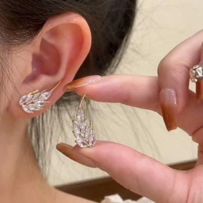 EKE Women’s Earrings Retro Vintage Elegant Design Lightweight Fashion Jewelry for Daily and Formal Wear
