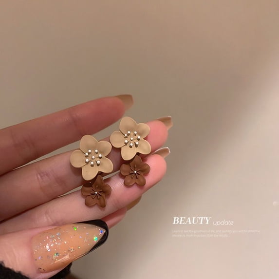 EKE Women’s Earrings Retro Vintage Elegant Design Lightweight Fashion Jewelry for Daily and Formal Wear