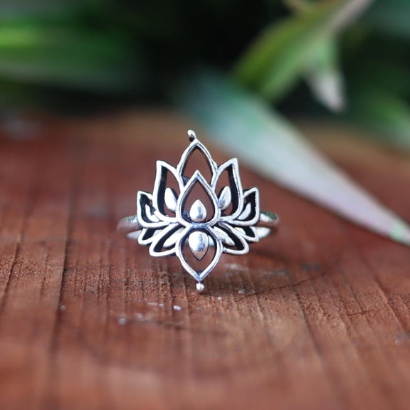 ELANZAA JEWELS- Lotus Ring Sterling - Handmade 925 Silver Floral Motif | Unisex Boho Statement Band Jewelry